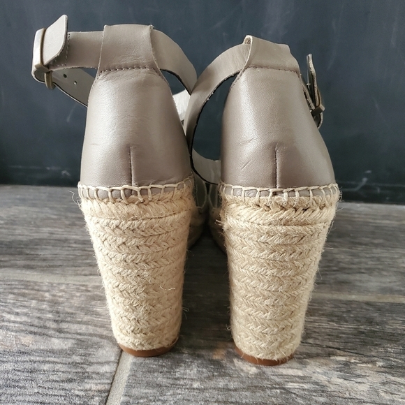 Treasure & Bond Sannibel Gray Wedge Sandals - Picture 4 of 6